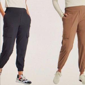 NWT! Black Athleta Chelsea Utility Cargo Jogger